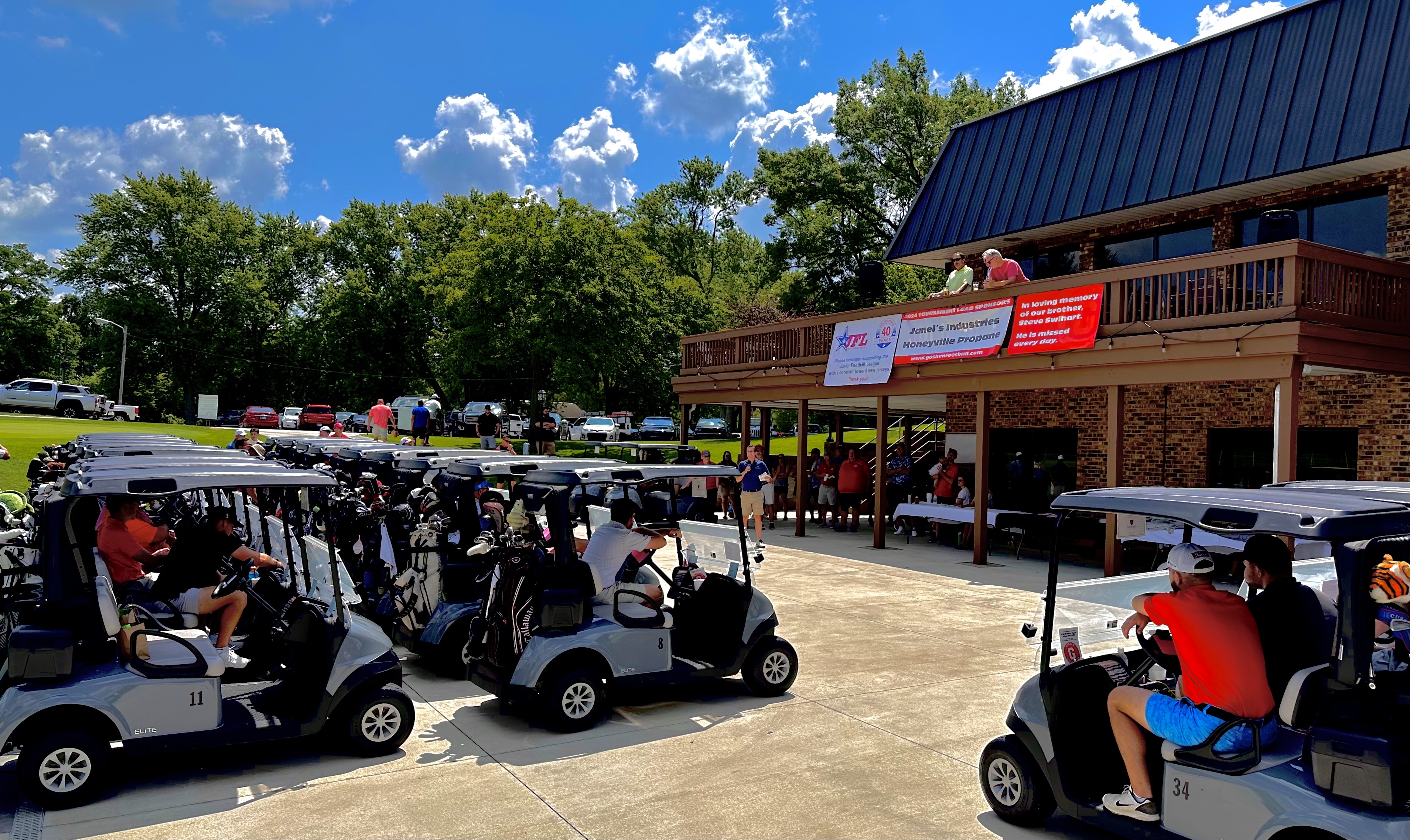 photo of golfers at the 2024 Gridiron golf outing